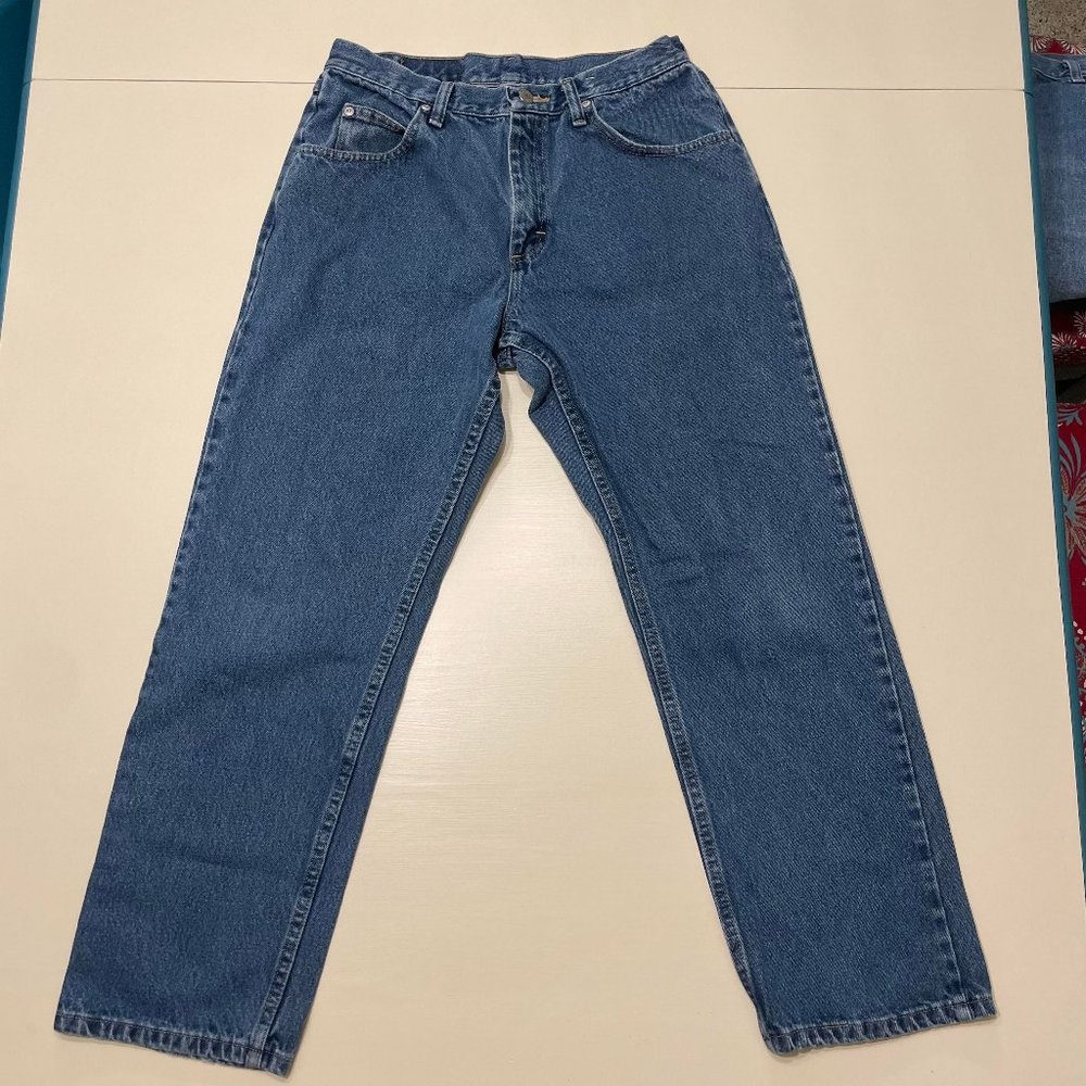 Wrangler Men's Size 32x30 Blue Relaxed Fit Straight Leg Denim Jeans.